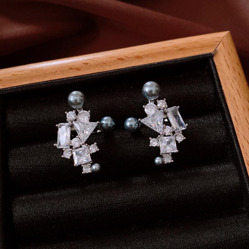 Super Sparkly Zircon Geometric Pearl Ear Clip for Women - No Piercing Needed, Exquisite Design, Fashionable Temperament