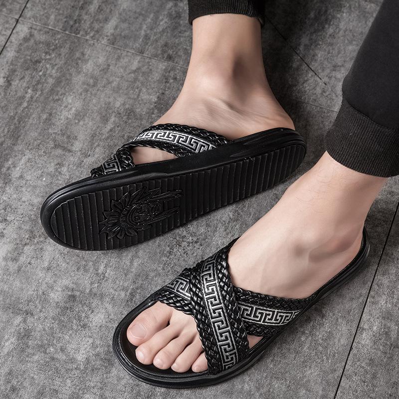 

Men s slippers trend Korean version outdoor wear personality 2025 new summer sandals herringbone cool beach shoes 44 чёрный