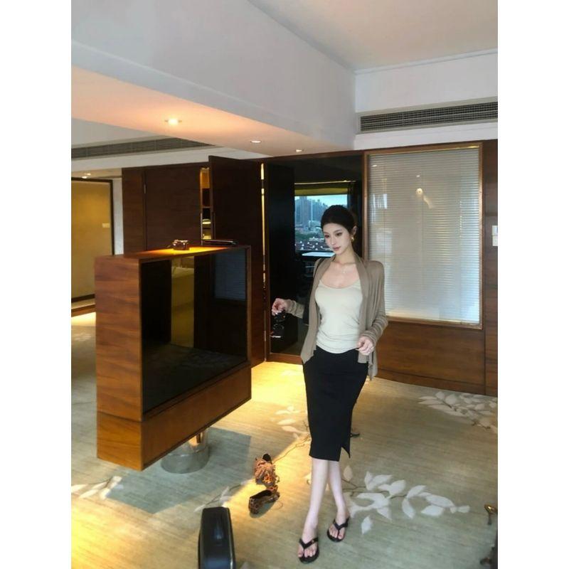 

Pure Desire Hot Girl Outfit Set for Women: Early Spring Mature Style Knitted Cardigan, Camisole Top, Half Skirt, Korean Style Complete Set Skirt S