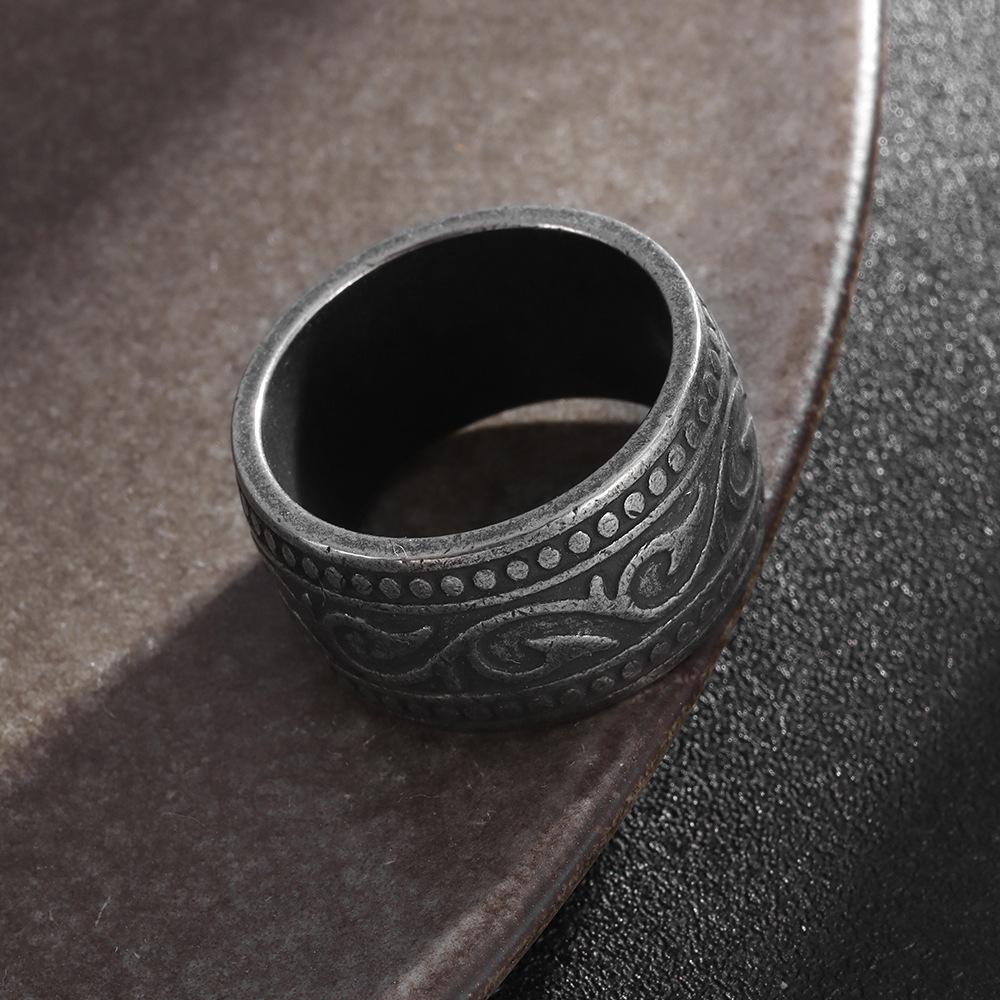 Bague tribale vintage usée à large bande en acier titane pour homme - Accessoire personnalisé