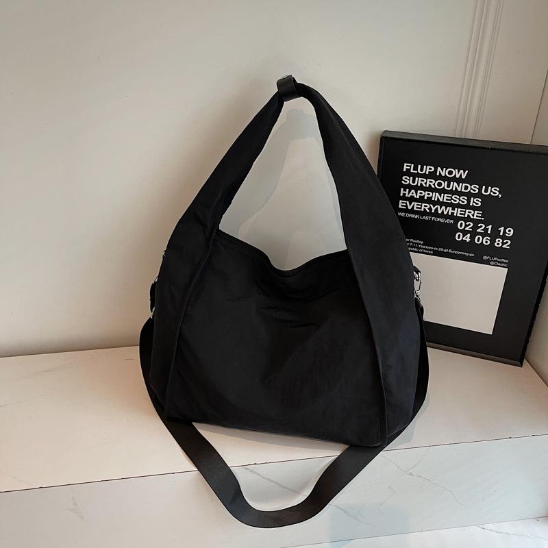 

2025 Women s Large Capacity Relaxed Shoulder Tote: Fashionable & Versatile Crossbody Bag чорний