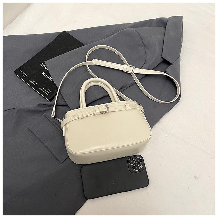 

Модная универсальная сумка-мессенджер женская 2025 лето новая ретро на плечо маленькая квадратная сумка в этом году популярная маленькая сумка женская