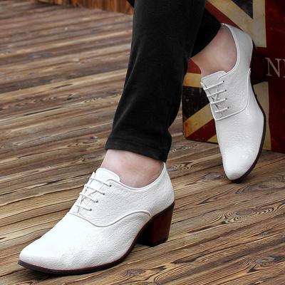 Chaussures en cuir décontractées pointues à talons hauts chaussures d'affaires pour hommes à talons moyens à lacets rétro chaussures simples danse augmente le commerce extérieur