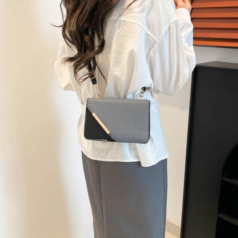 

Casual chain popular diagonal iron edge 2025 summer new color matching single shoulder crossbody portable small square bag women чёрный