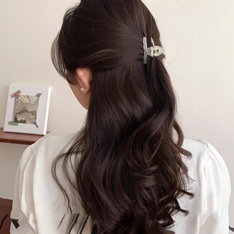 Shark Princess Head Grab Clip Small, Acrylic Edge, Forehead and Side Hair Clip for Women Stylish Hair Accessories for Everyday Wear