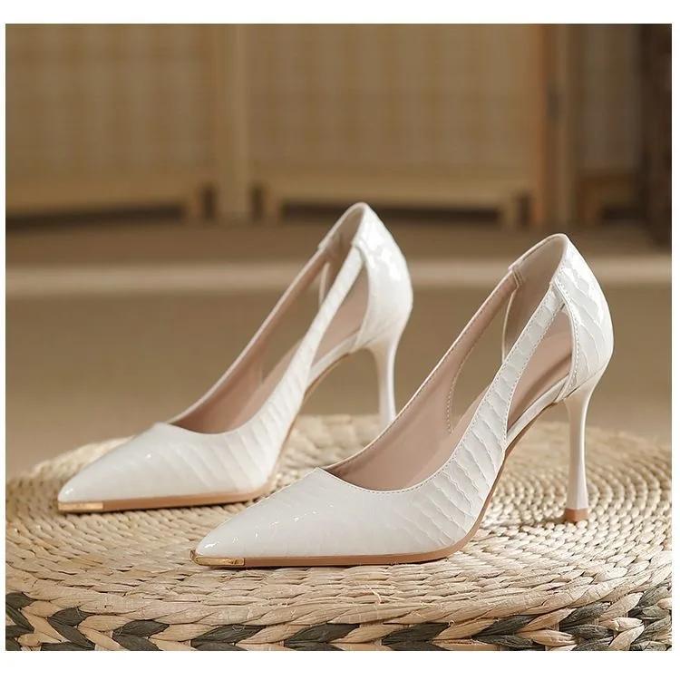 

Fashion Stone patterned patent leather toe high heels, hollow out sexy solid color commuting work heels, metal pointed women s shoes 34 бежевый