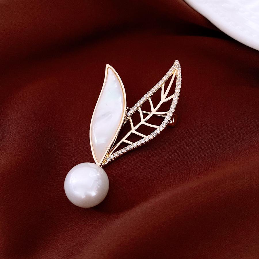 Średniowieczna Vintage Broszka z Kontrastującą Pszczołą Inkrustowana Diamentami Retro Lekki Luksus High-endowa Korsaż Wykwintne Wszechstronne Dodatki Kobiety