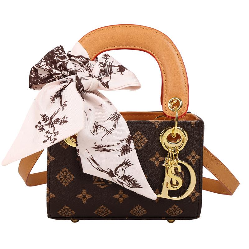 Women's bag high-end light luxury Princess Diana bag 2025 new shoulder messenger bag texture versatile temperament printed handbag