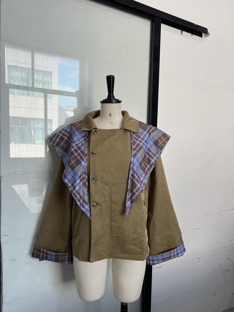 Chaqueta cortavientos versátil reversible de cuadros para mujer Otoño/Invierno 2025