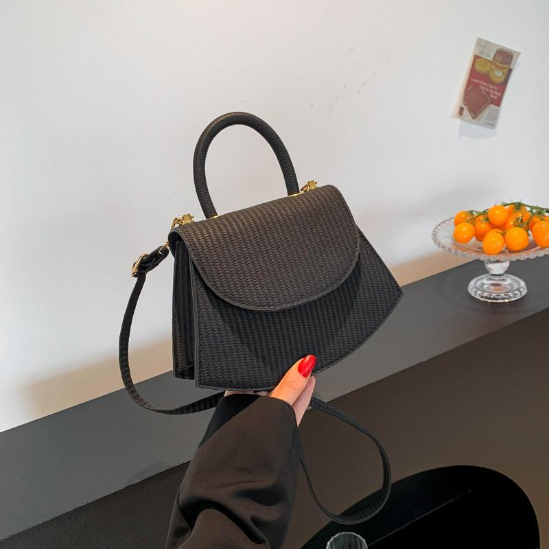 

Шикарный городской стиль Простая однотонная сумочка Элегантная и стильная плечевая сумка из искусственной кожи чёрный