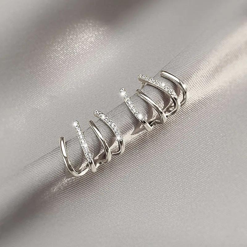 New Crystal Claw Stud Earrings Gold Color Alloy Earrings for Women Simple Design Cute Small Earrings Fashion Unusual Earrings
