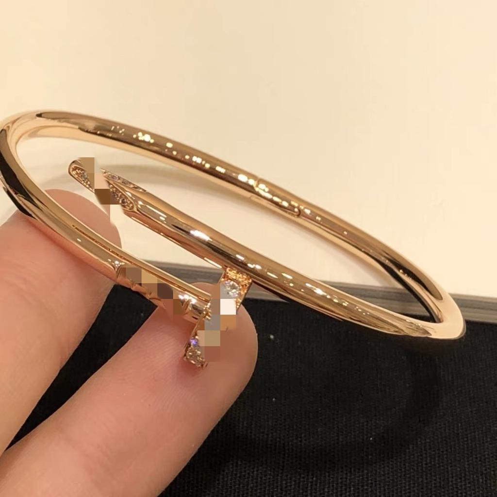 2026 klassisches Rautenmuster Vollbohrer Armband Damen leicht luxuriös High-End breit und schmal vergoldet 18K Diamant Partnerarmband