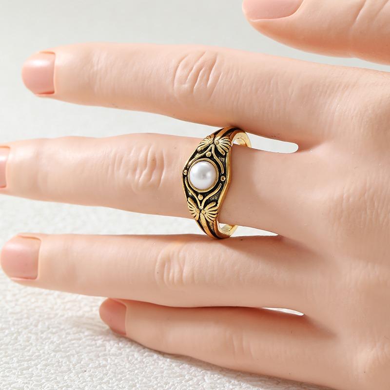 Vintage Inlaid Imitation Pearl Women's Ring Creativity Gold Color Hand Carving Daily Wear Party Jewelry Anniversary Gift