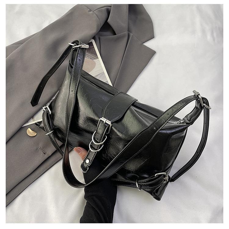 Dámská jednobarevná magnetická spona bagetová crossbody taška volnočasová PU šikmá ramenní taška s nastavitelným popruhem