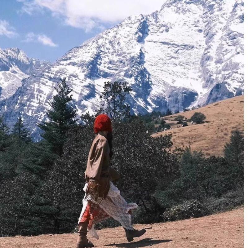 Fashion Handmade West Sichuan Weaving Travel Red Hollow Head Hat Knitted Baotou Hat Tassel Wool Hat Crouch