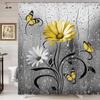 Rustikt gult blommigt boho duschdraperi med prästkragar och fjärilar – lantlig bondgårdsstil, grått surrealistiskt blomstermönster