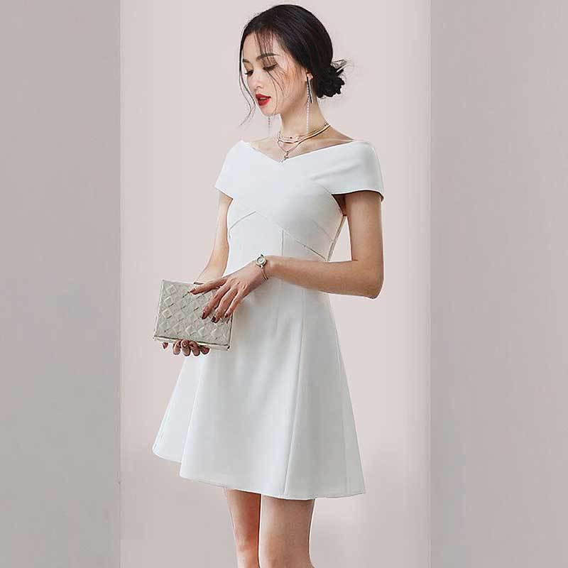 2020 Summer Hepburn-Style Off-Shoulder Black Dress: Chic, Slim-Fit, Waist-Hugging Evening Wear