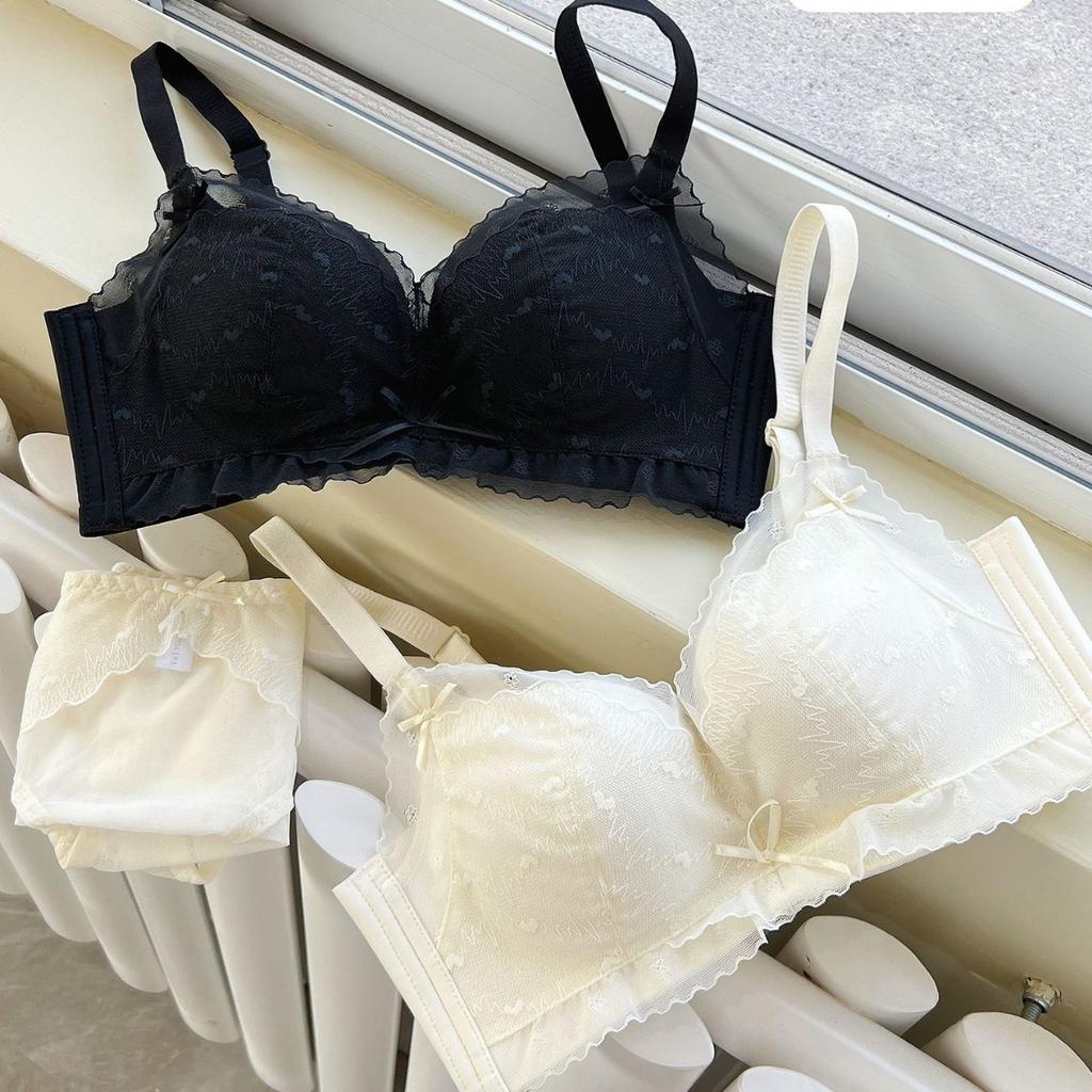 Small egg lace underwear women's small breasts gather and show large steel-free bras, light spring and summer breasts