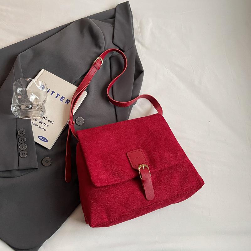Winter retro niche design bag women's 2025 new fashion personalized commuter bag shoulder crossbody small square bag