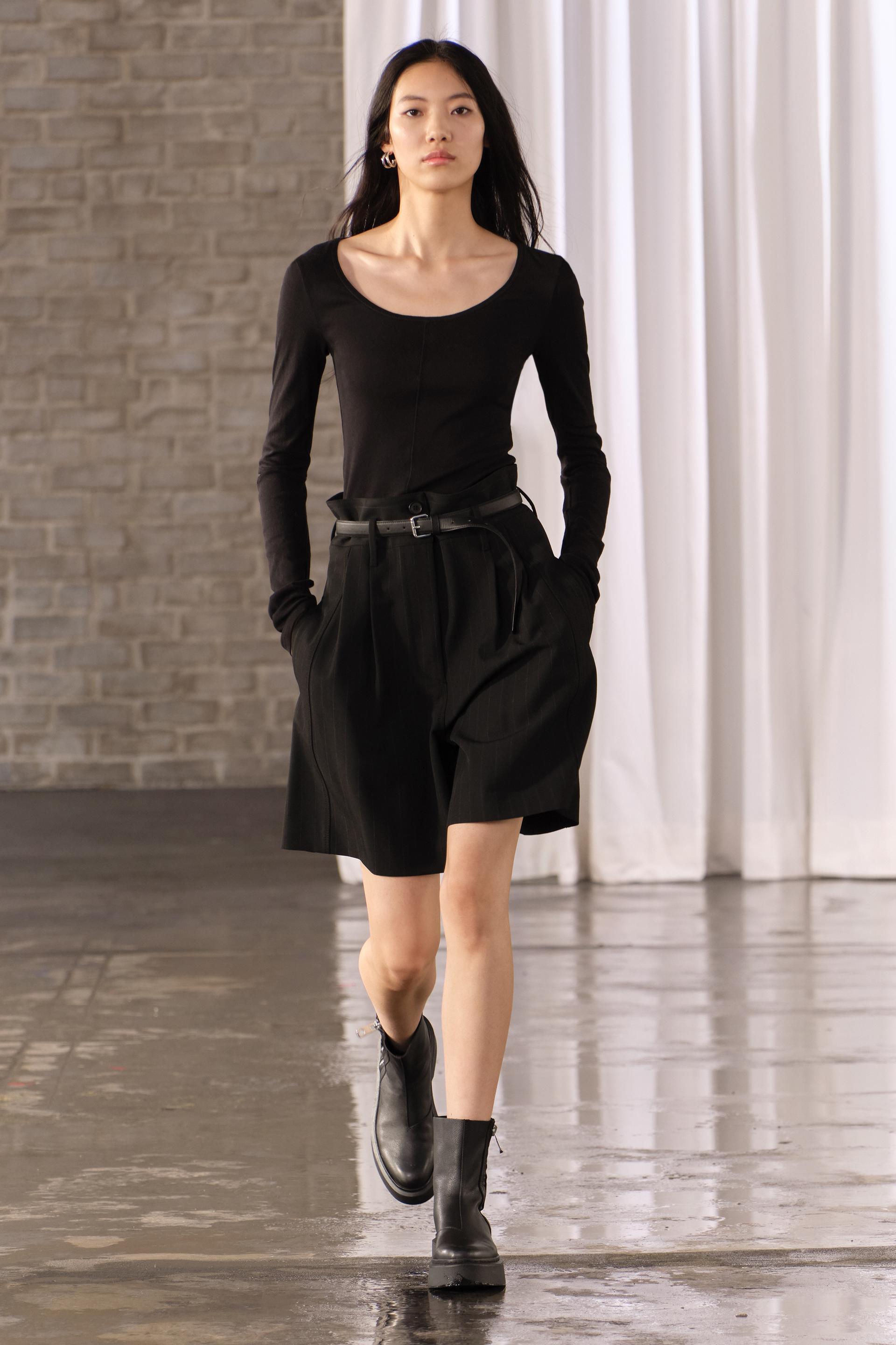 

ШОРТЫ-БЕРМУДЫ В ТОННУЮ ПОЛОСКУ ZW COLLECTION
