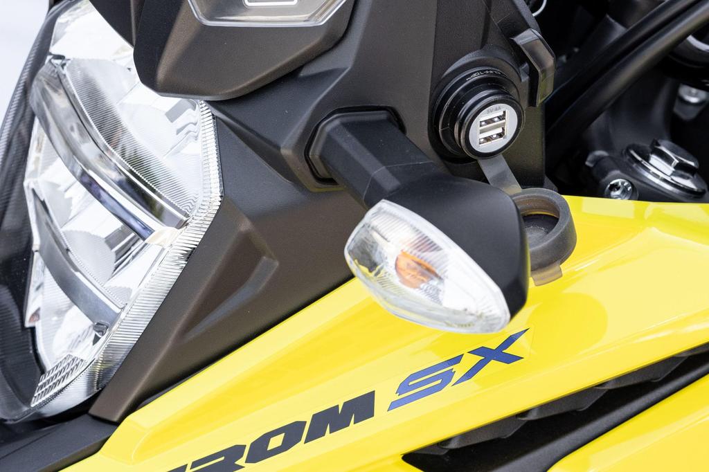 Kijima V-STROM250SX ('23-/8BK-EL11L) 304-6306 Motorcycle, USB Twin Port Kit, For Vehicle Use, 2 Gets (Total DC 5V/4A) Charging,