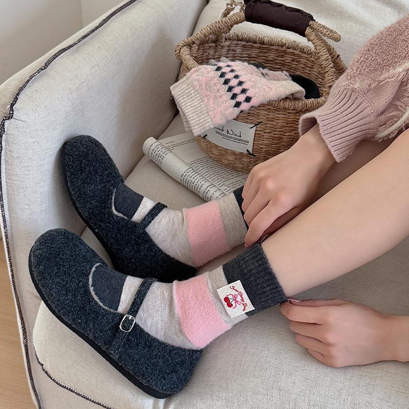 Women's Autumn and Winter Warm Cloud Fleece Bow and Fleece Wool Mid-calf Socks for Home Warmth Bow Postpartum Socks