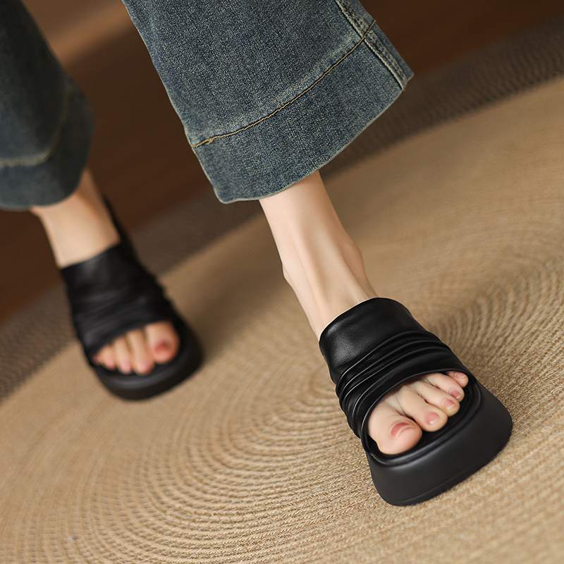 Krazing Pot Cow Skin Summer Size 40 Outside Slippers Thick Bottom Flat Platform Pleated Decoration Women Flip Flops Sandals