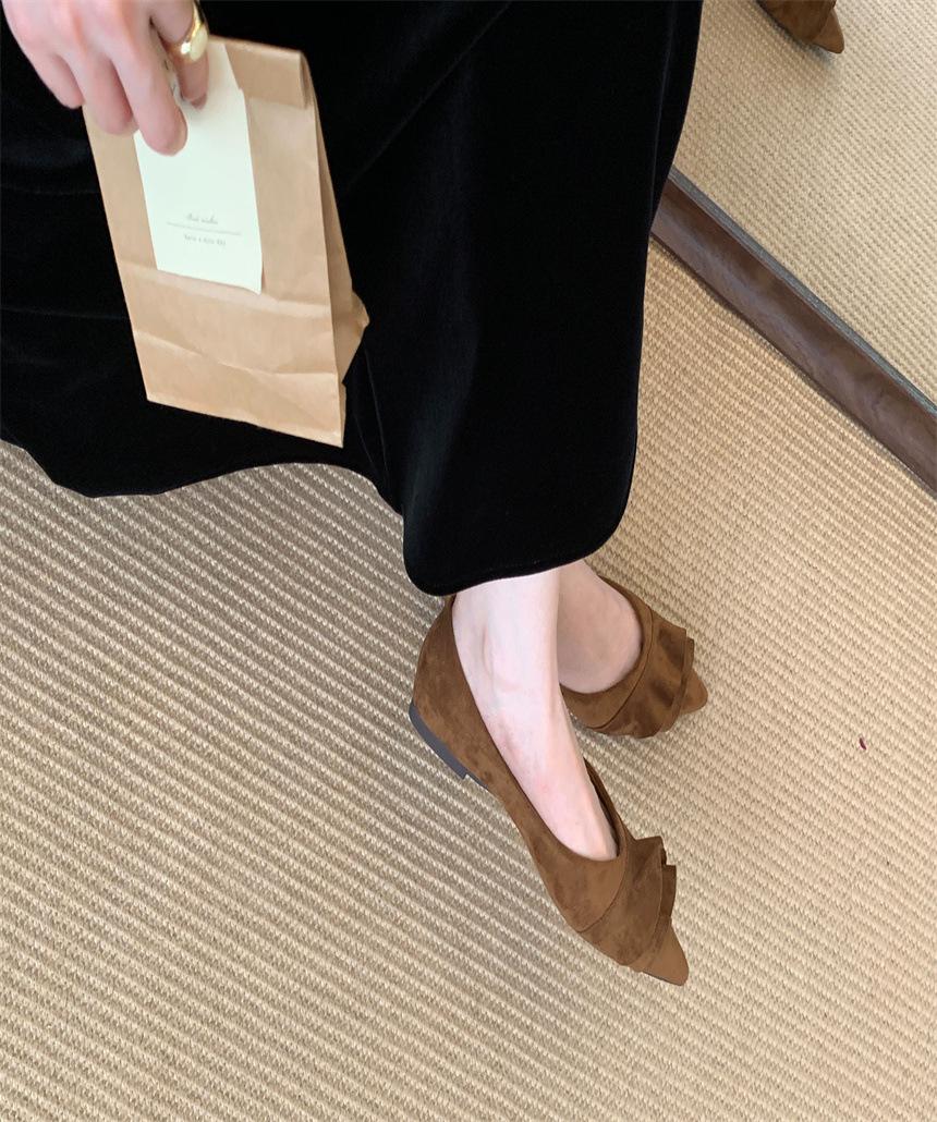 

2025 новые туфли-лодочки с острым носком, неглубоким вырезом, плоской подошвой, модные, с темпераментом, французская мягкая подошва, универсальные, одинарные, женские 39 светло-коричневого