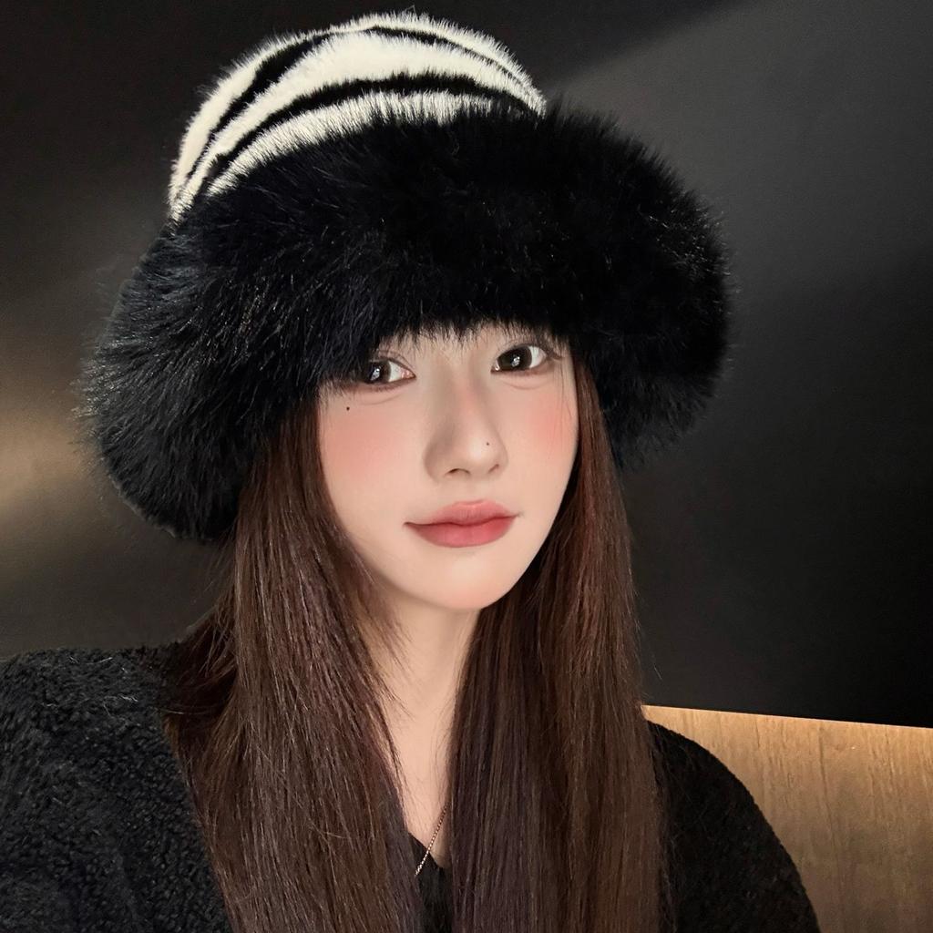 Women's Hat New Striped Plush Thickened Warm Hat Winter Casual Fashion Fisherman Hat Bucket Hat Women's