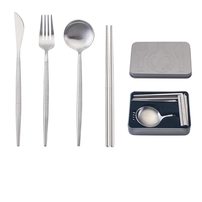 

5 шт./набор портативных золотых столовых приборов, собранных из нержавеющей стали, ножа, вилки, ложки, палочки для еды, металлические столовые приборы для пикника на открытом воздухе серебряный