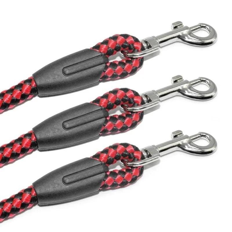 Guinzaglio da passeggio per cani da compagnia a tripla coppia regolabile in nylon a 3 vie senza groviglio con impugnatura morbida imbottita Guinzaglio a 3 teste staccabile