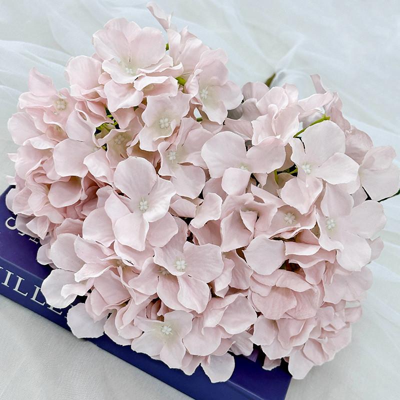 Elegantes künstliches Hortensienkugel-Ornament mit Frühlingsfarben für Heimdekoration und Hochzeitsgestecke