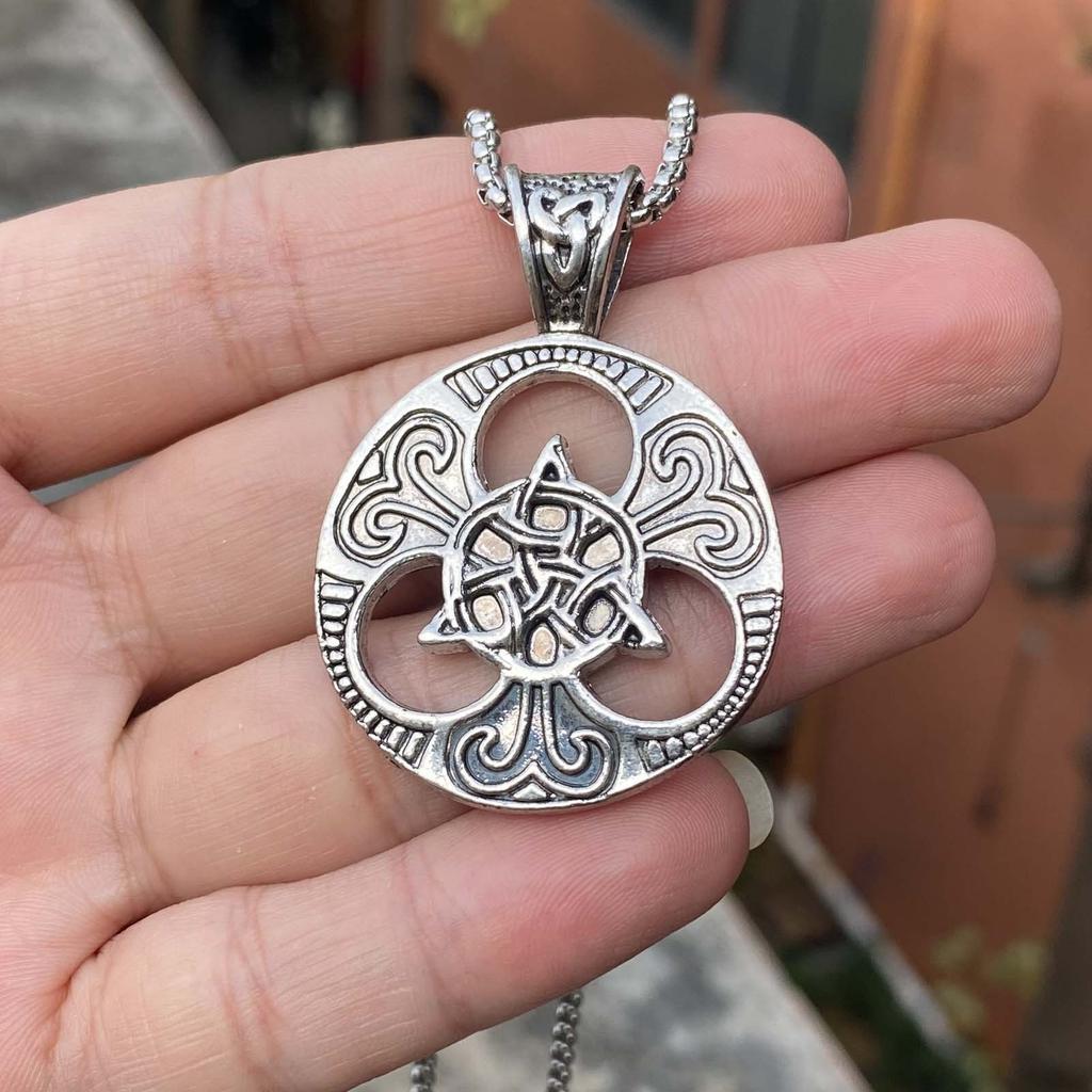 Colier cu pandantiv medalion rotund cu nod celtic concentric, punk, la modă, pentru bărbați, auriu, lanț pulover, accesorii