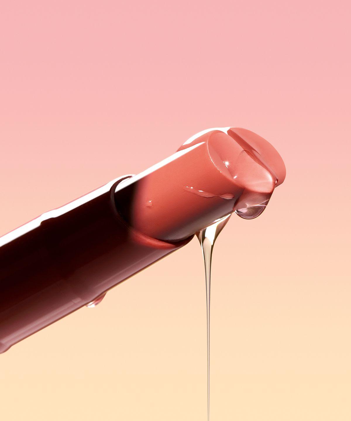 Новая увлажняющая помада New Bold Glow 2,9 г