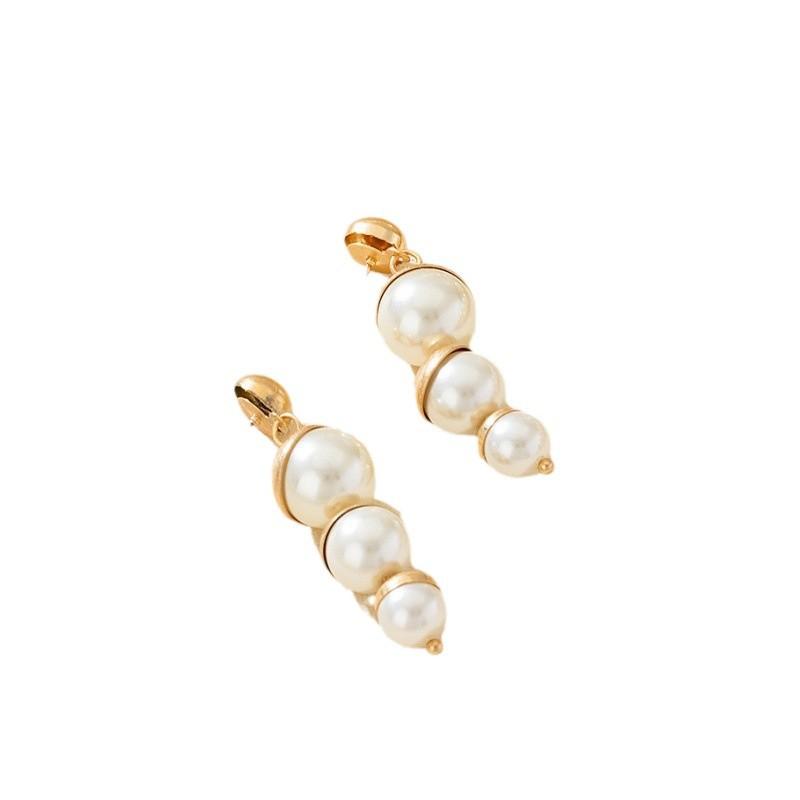 3-Layer Pearl Necklace Ladies High-end Temperament Sweater Chain Magnet Buckle Clavicle Chain Hand Stud Earring Chain