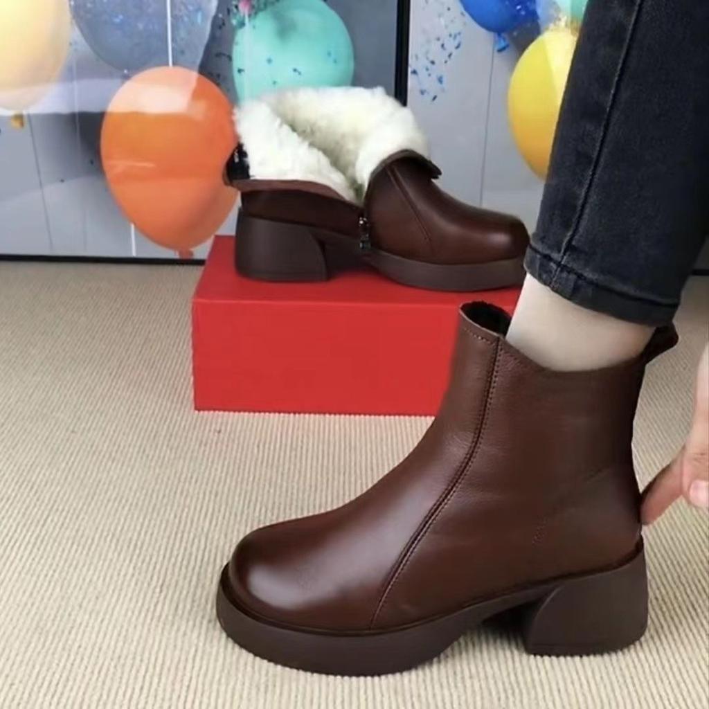 Women's Large Size Soft Sole Winter Warm Anti-slip Fur One Snow Boots Padded Lined Ankle Boots Anti-slip Outdoor Sports Cotton Boots Leather Boots