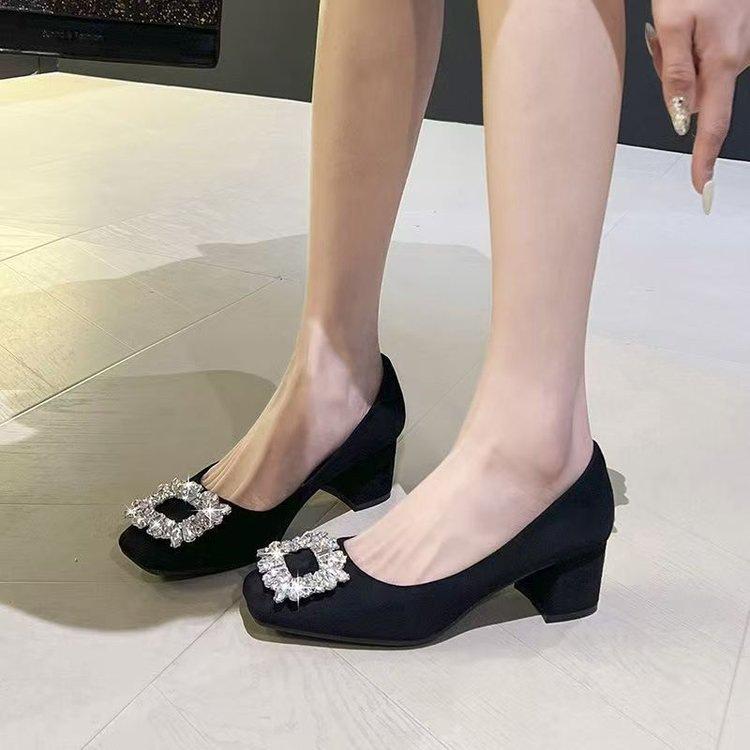 Hochwertiges Temperament Französische Strass-Quadrat Schnalle Neue flache High Heels Quadratischer Kopf Sanfte Einzel-Schuhe