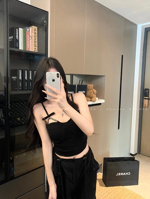Plus Size Black Waist-Cinched Slim Tank Top for Women – Autumn Spaghetti Strap Short Top