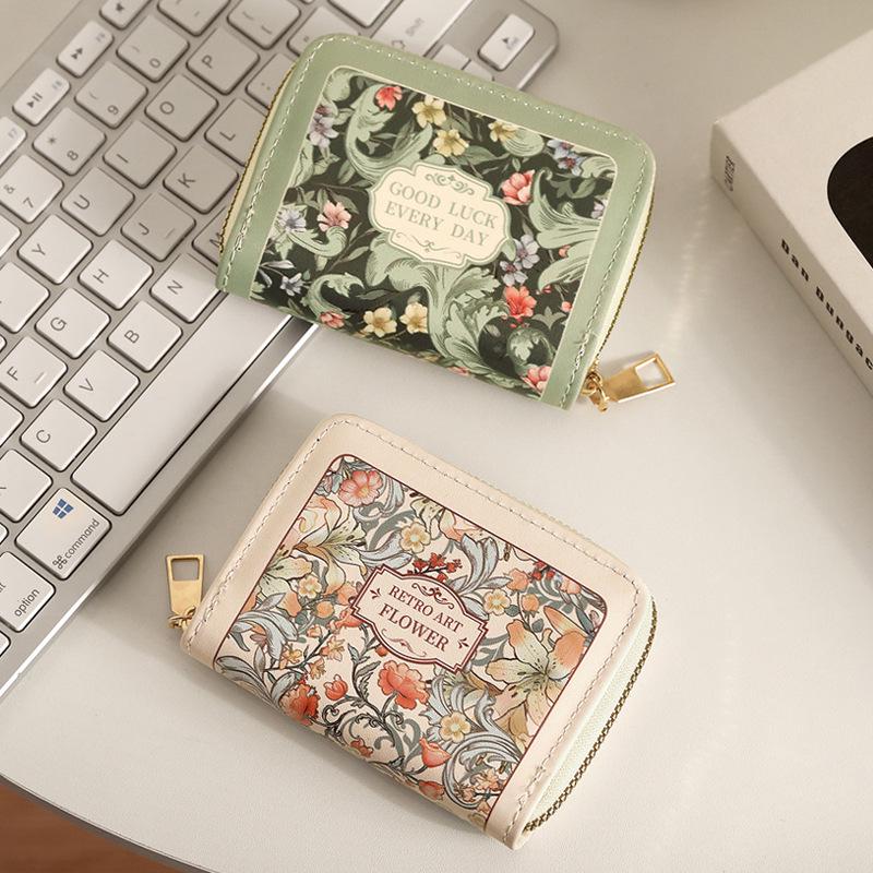 European & American Retro Oil Painting Women's Multi-Card Slot Holder - Large Capacity Card & Document Organizer