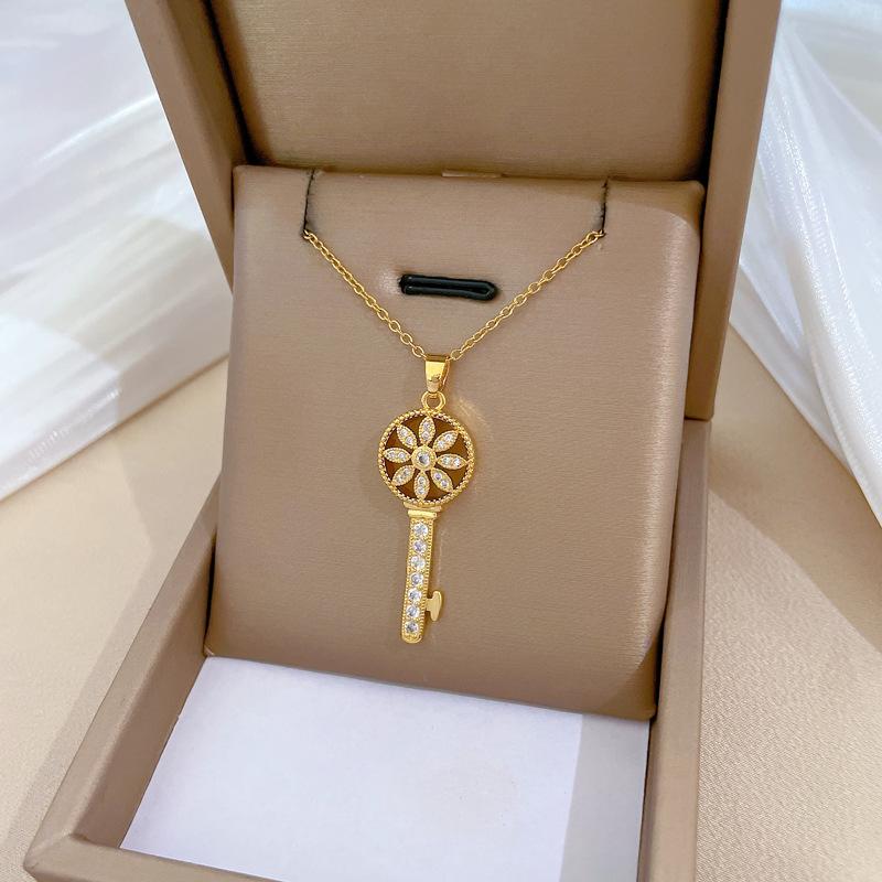 Titanium Steel Star Key Light Luxury Temperament Gorgeous Full Diamond Necklace Female Versatile Collarbone Chain Titanium Steel Chain