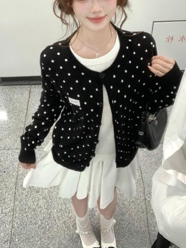 2026 Slimming Polka Dot Long-Sleeve Knit Cardigan: Versatile Spring Design for Women.