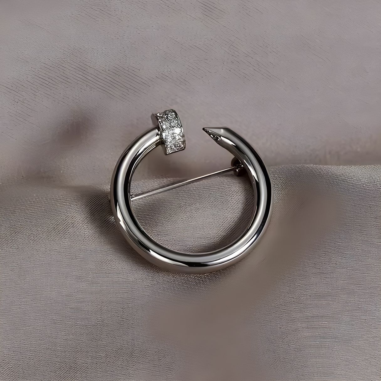 

Изящная брошь для ногтей, эксклюзивный женский дизайн, нишевый темперамент, булавка для корсажа костюма, пряжка, защищающая от света, универсальные аксессуары