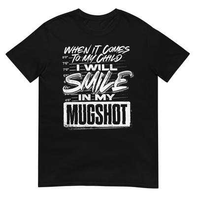 Quando si tratta di mio figlio, sorriderò nella mia foto segnaletica T-Shirt