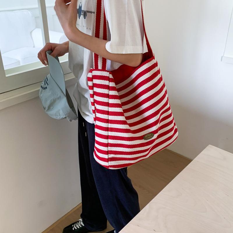 

Casual large-capacity striped canvas bag women s new lightweight and versatile shoulder bag fashion tote bag красный