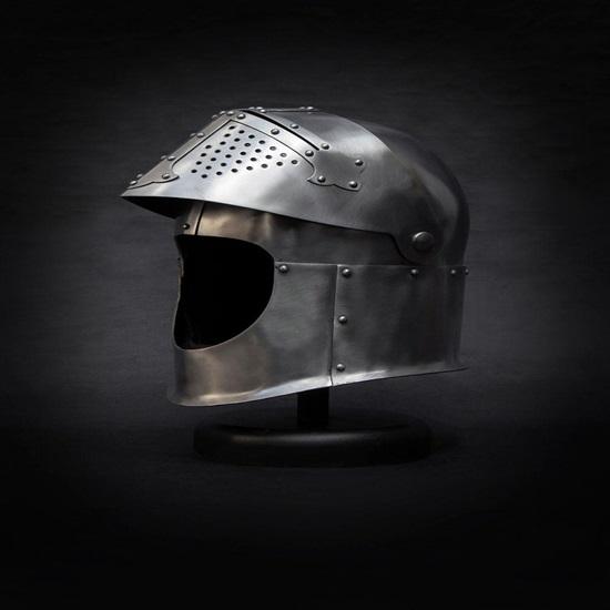 14th Century Sugarloaf Helmet: Crusader Knight Visor   Combat Ready
