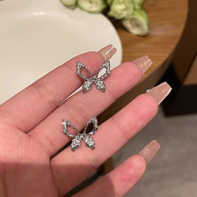 Brincos de Zircônia de Borboleta Vazada para Verão Feminino, Brincos de Design Simples de Nicho, Brincos de Temperamento, Luxo Leve