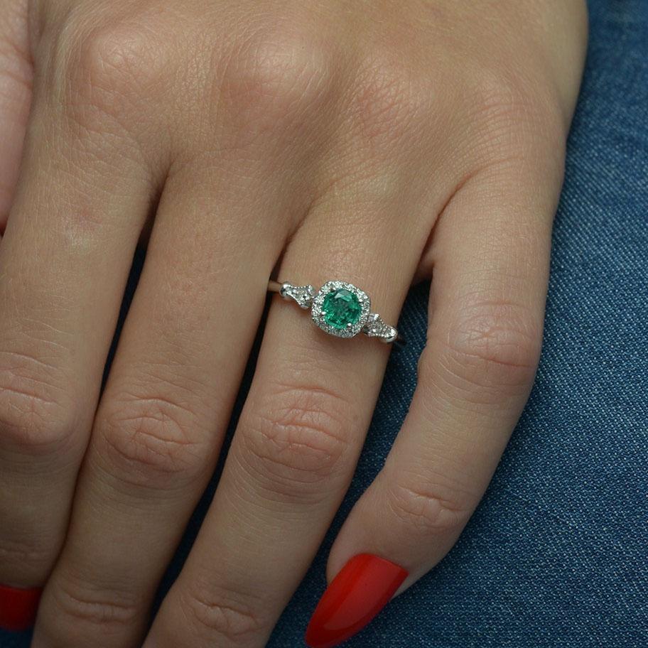 Timeless Design Cushion Halo Green Ring Women Perfect Wedding Engagement Jewelry