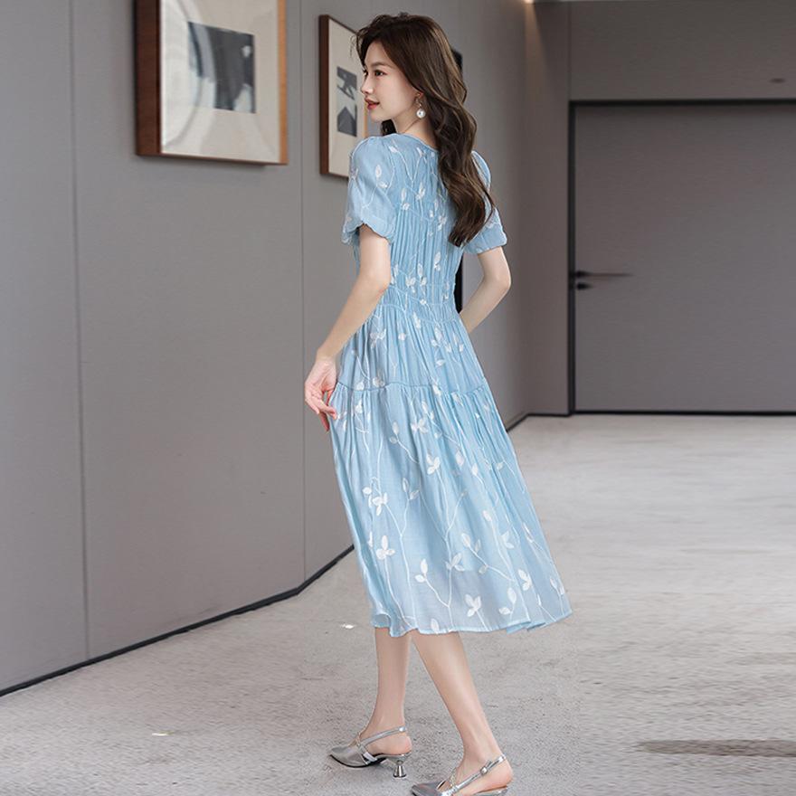 Summer New Round Neck Design Embroidery Dress with Waist Temperament and Thin Holiday Style Dress