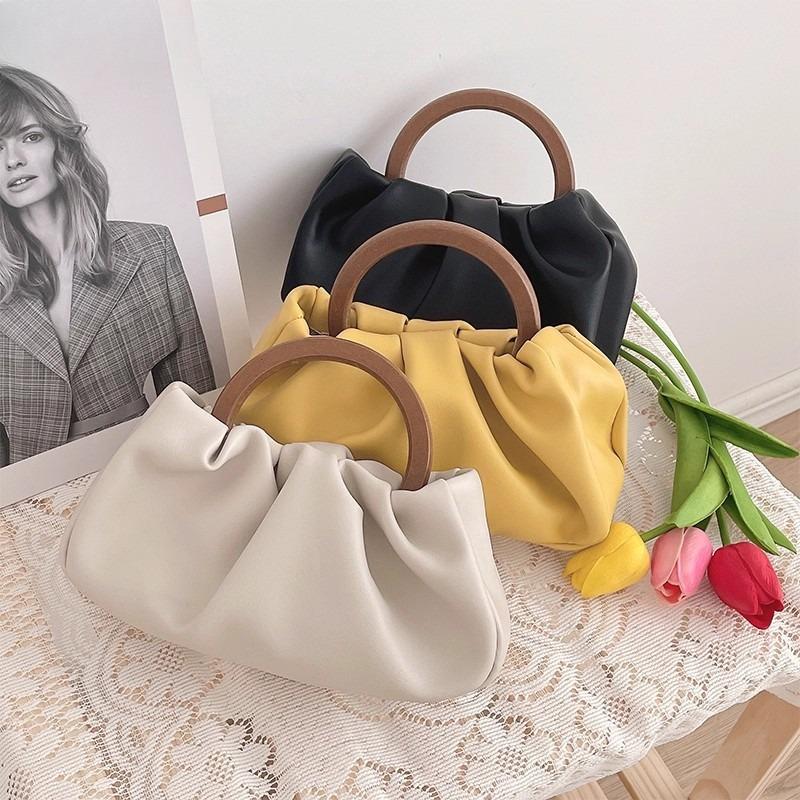 A Mini Crossbody Bag with A Unique Design Sense of Pleated Clouds