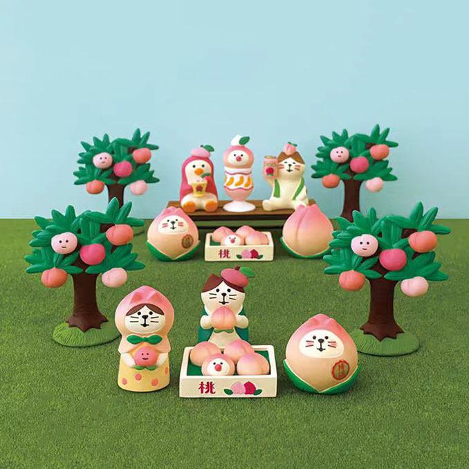 Japanses Creative Toys Peach Series ZAKKA Cat Figurine Decoration Micro Landscape Photo Props Miniature Resin Gift DIY Ornaments